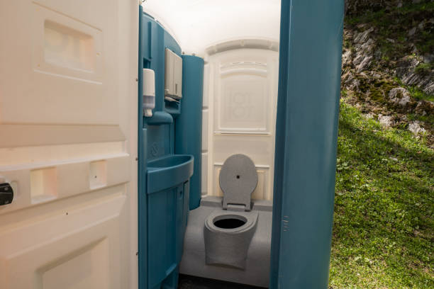 Best VIP or Luxury Restroom Trailers  in Ahtanum, WA